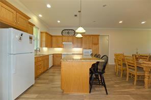 318 E 4th Street - Photo 10