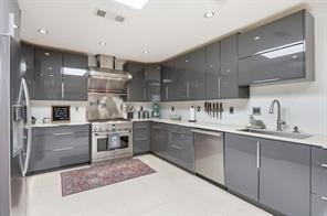 2815 Roosevelt Drive - Photo 9