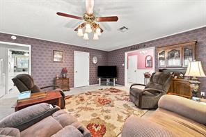 105 Virginia - Photo 2