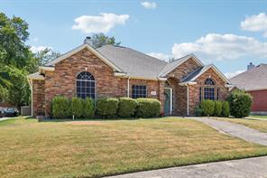 204 Sherwood Drive - Photo 2