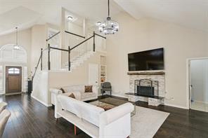 324 Ambrose Drive - Photo 2
