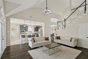 324 Ambrose Drive - Photo 4