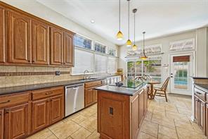 821 Shorewood Drive - Photo 6