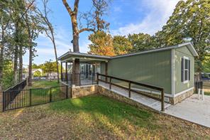 140 Southlake Drive - Photo 2