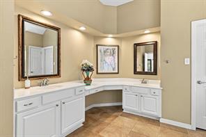 942 Village Parkway - Photo 17
