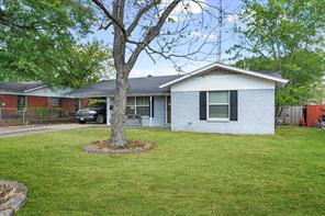1412 Arlington Drive - Photo 2