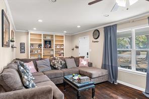 1412 Arlington Drive - Photo 4