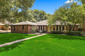 541 Briarglen Drive - Photo 2