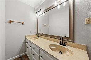 812 Regina Drive - Photo 12
