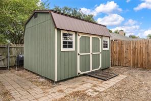 812 Regina Drive - Photo 13