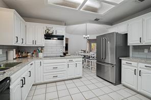 2501 Radcliffe Drive - Photo 11