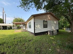 325 County Road 1768 - Photo 3