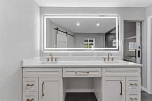 128 E Johnson Street - Photo 20
