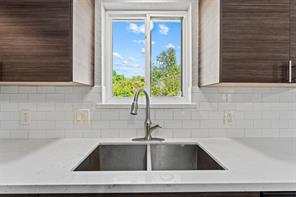 128 E Johnson Street - Photo 8